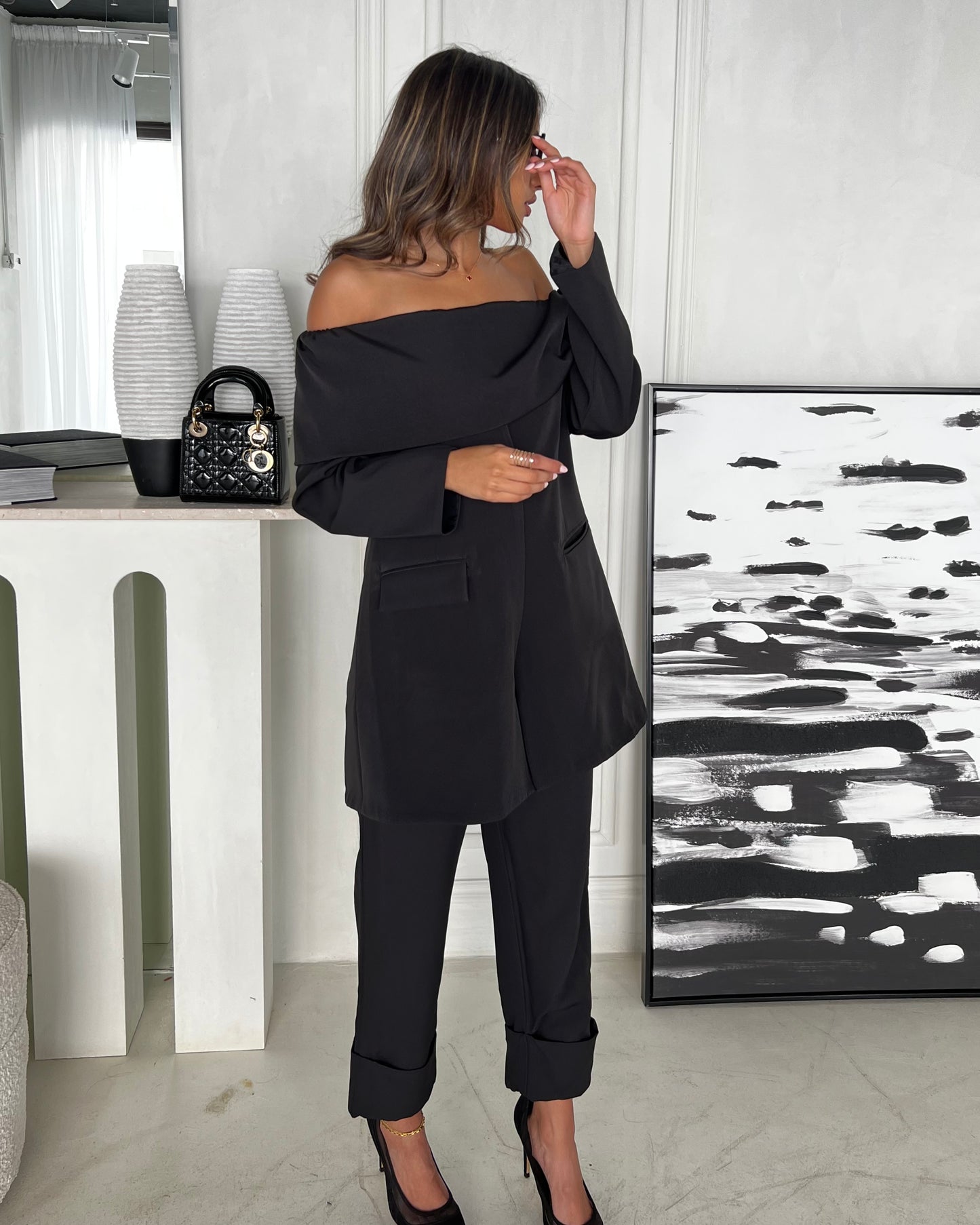 BLACK OFF SHOULDER BLAZER