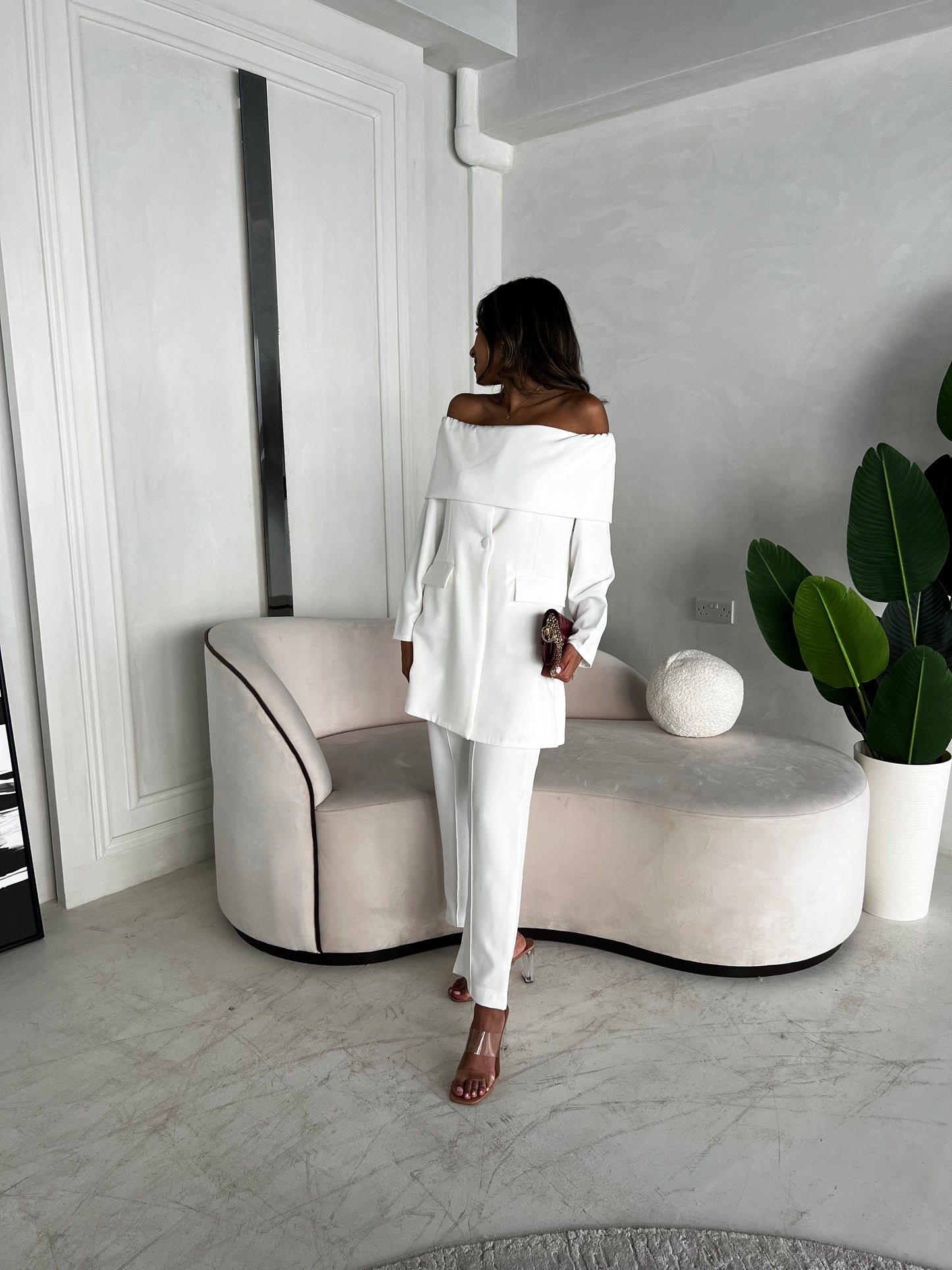 WHITE OFF SHOULDER BLAZER